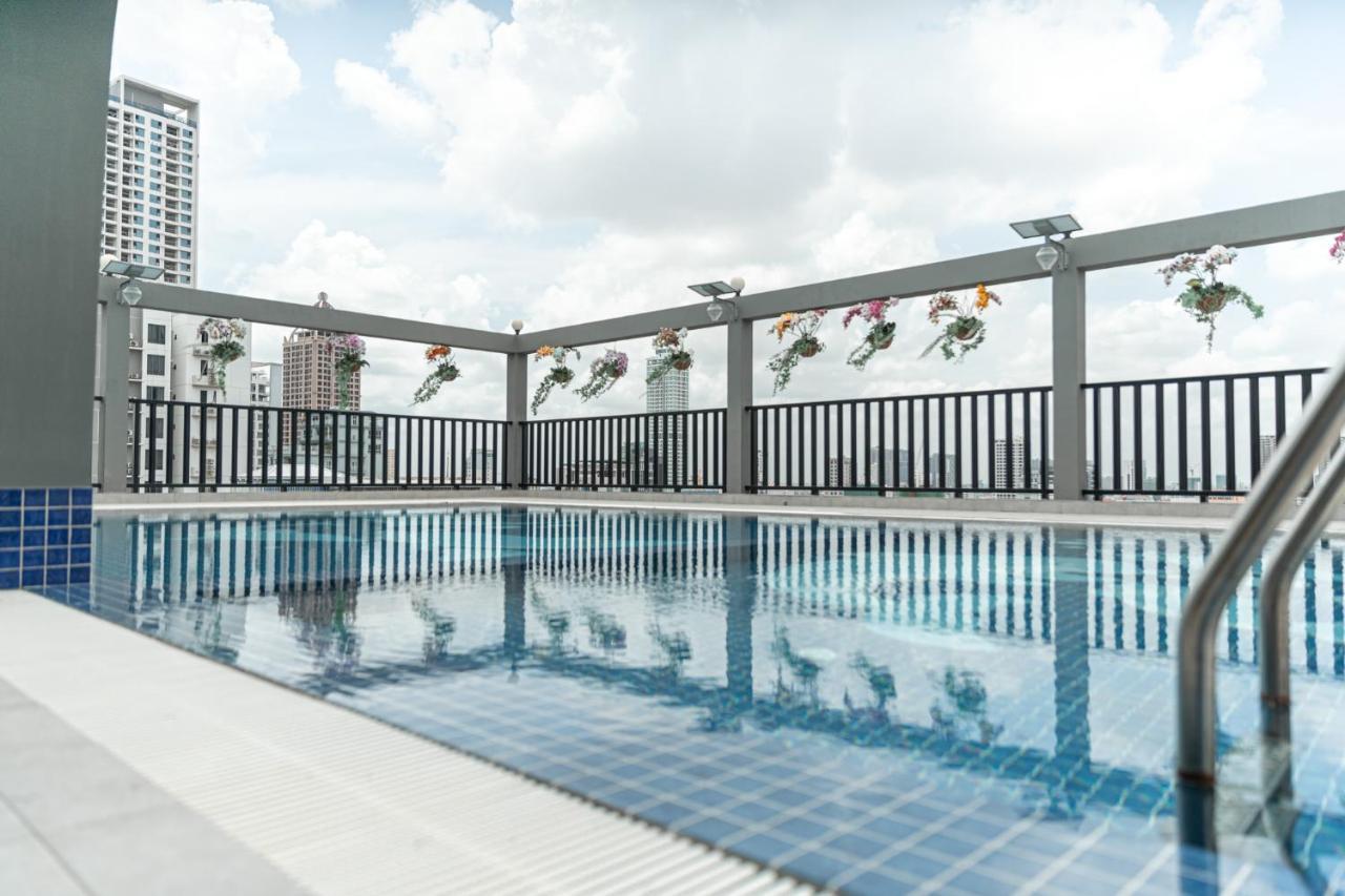 The Onra Hotel Phnom Penh Bagian luar foto