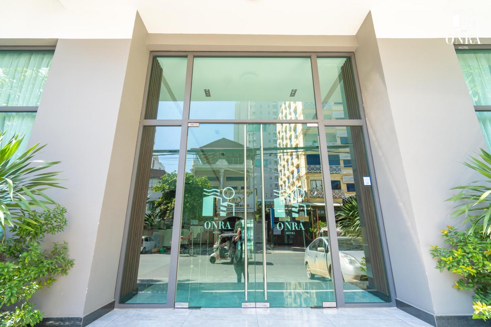 The Onra Hotel Phnom Penh Bagian luar foto