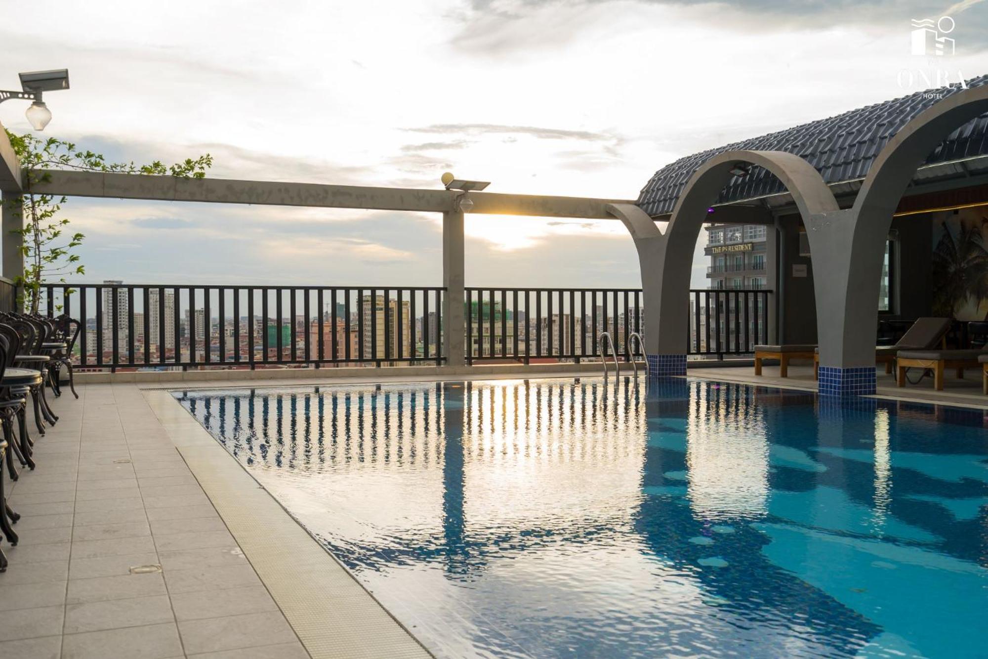 The Onra Hotel Phnom Penh Bagian luar foto